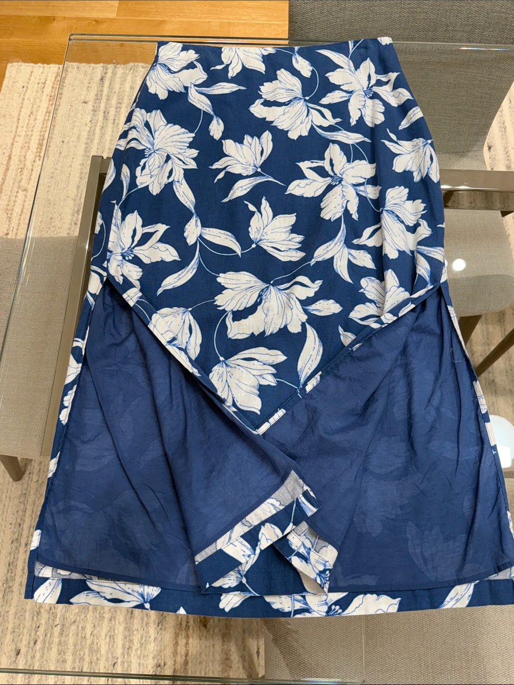 Gap Navy Blue Floral A-Line Women’s Skirt. Side zip. 2 slits. - Picture 4 of 7